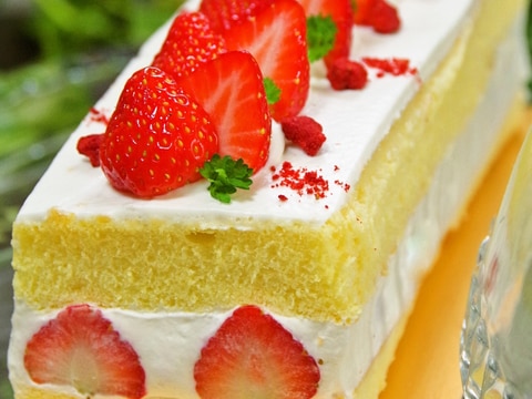 Hmで簡単 苺のショートケーキ 誕生日や記念日にも レシピ 作り方 By ももら 楽天レシピ